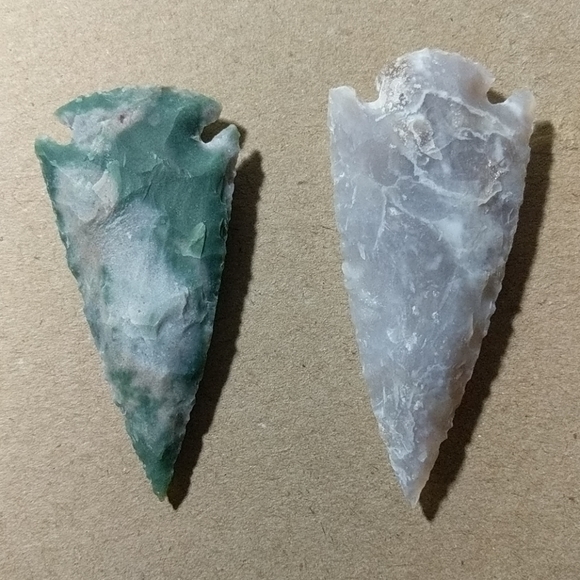 Two stone arrowheads - Picture 5 of 5